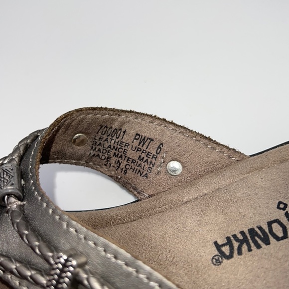 Minnetonka Silver Leather Silverbay Thong Mini Wedge Sandals Size 6 - Picture 8 of 8